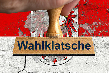 Symbolischer Stempel Wahlklatsche