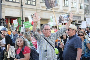 Marsch für das Leben und Gegenprotest in Berlin