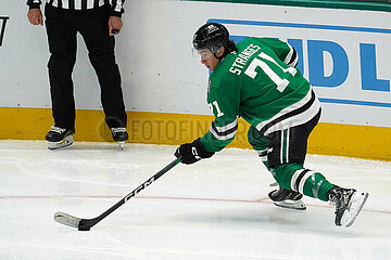 NHL: Dallas Stars v Minnesota Wild