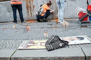 Nach Haftstrafen für Aktivist*innen: Letzte Generation beschmiert Britische Botschaft mit Tomatensuppe