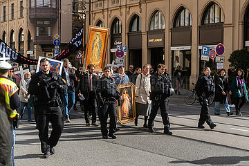 1000 Kreuze Marsch in München