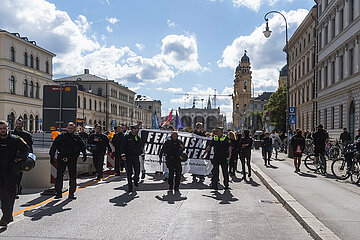 1000 Kreuze Marsch in München