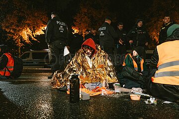 Letzte Generation demonstriert auf der Straße des 17. Juni in Berlin