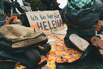 Letzte Generation demonstriert auf der Straße des 17. Juni in Berlin