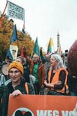 Letzte Generation demonstriert auf der Straße des 17. Juni in Berlin