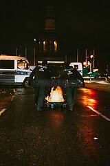Letzte Generation demonstriert auf der Straße des 17. Juni in Berlin