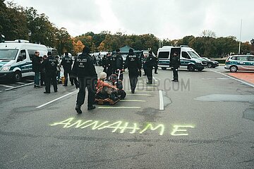 Letzte Generation demonstriert auf der Straße des 17. Juni in Berlin
