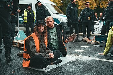 Letzte Generation demonstriert auf der Straße des 17. Juni in Berlin