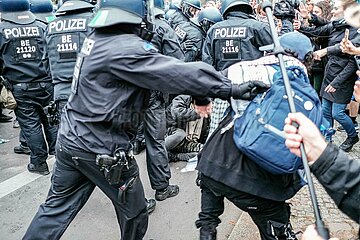 Pro-Palästina-Demo in Berlin nach Ausschreitungen aufgelöst