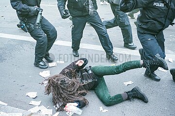 Pro-Palästina-Demo in Berlin nach Ausschreitungen aufgelöst