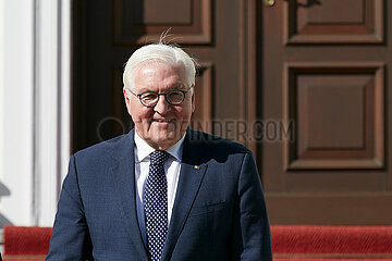 Berlin  Deutschland - Bundespraesident Frank-Walter Steinmeier vor dem Schloss Bellevue.