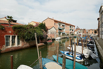 Venedig  Venetien  Italien - Blick von der Fondamenta de la Palada auf Wohnhaeuser an einem Kanal in Giudecca.