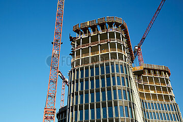 Berlin  Deutschland - Baukraene am Bauprojekt upbeat am noerdlichen Ende der Europacity in Berlin-Mitte.