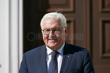 Berlin  Deutschland - Bundespraesident Frank-Walter Steinmeier vor dem Schloss Bellevue.