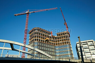 Berlin  Deutschland - Baukraene am Bauprojekt upbeat am noerdlichen Ende der Europacity in Berlin-Mitte.