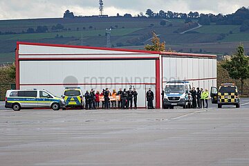 Letzte Generation scheitert mit Protest am Flughafen Kassel Calden