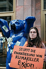 Protest gegen Investition in Exxon Mobil: Letzte Generation beschmiert Deutsche Bank in Berlin