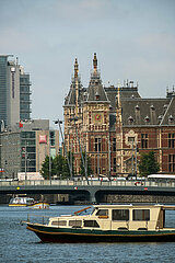 Niederlande  Amsterdam - Blick ueber den frueheren Meeresarm IJ auf die Centraal Station