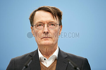 Berlin  Deutschland - Bundesgesundheitsminister Karl Lauterbach bei der Pressekonferenz zum Thema Krankenhausreform.