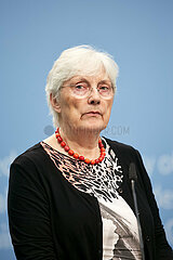 Berlin  Deutschland - Heike Baehrens bei der Pressekonferenz zum Thema Krankenhausreform.