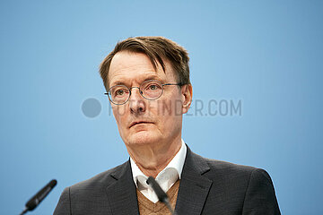 Berlin  Deutschland - Bundesgesundheitsminister Karl Lauterbach bei der Pressekonferenz zum Thema Krankenhausreform.