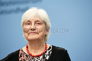 Berlin  Deutschland - Heike Baehrens bei der Pressekonferenz zum Thema Krankenhausreform.