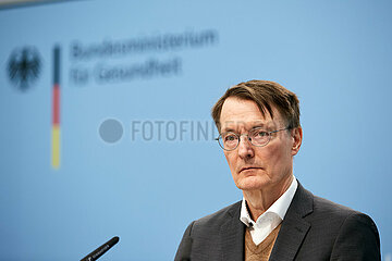 Berlin  Deutschland - Bundesgesundheitsminister Karl Lauterbach bei der Pressekonferenz zum Thema Krankenhausreform.