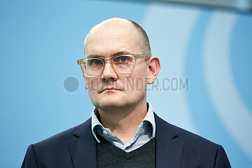 Berlin  Deutschland - Janosch Dahmen bei der Pressekonferenz zum Thema Krankenhausreform.