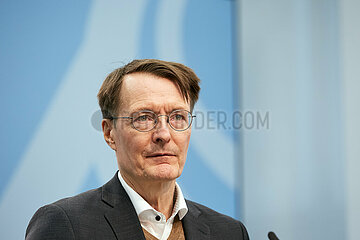 Berlin  Deutschland - Bundesgesundheitsminister Karl Lauterbach bei der Pressekonferenz zum Thema Krankenhausreform.