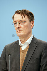 Berlin  Deutschland - Bundesgesundheitsminister Karl Lauterbach bei der Pressekonferenz zum Thema Krankenhausreform.