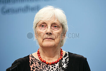 Berlin  Deutschland - Heike Baehrens bei der Pressekonferenz zum Thema Krankenhausreform.