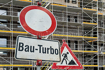 Symbolische Schilder Bau-Turbo