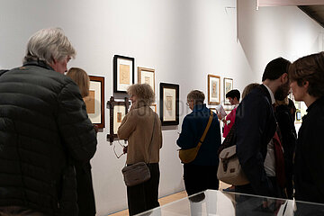 Presse-Rundgang der Ausstellung Aber hier leben? Nein danke.
Surrealismus + Antifaschismus  im Lenbachhaus