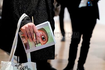 Presse-Rundgang der Ausstellung Aber hier leben? Nein danke.
Surrealismus + Antifaschismus  im Lenbachhaus