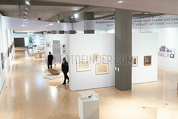 Presse-Rundgang der Ausstellung Aber hier leben? Nein danke.
Surrealismus + Antifaschismus  im Lenbachhaus