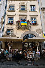 Ukraine  Lwiw - Cafe am Marktplatz (ukrainisch Rynok  Altstadt seid 1998 auf der UNESCO-Liste des Weltkulturerbes)