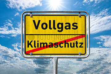 Symbolisches Ortsschild Klimaschutz - Vollgas