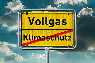 Symbolisches Ortsschild Klimaschutz - Vollgas