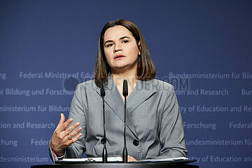 Berlin  Deutschland - Die belarussische Buergerrechtlerin Swetlana Tichanowskaja bei einer Pressekonferenz im Bundesministerium fuer Bildung und Forschung.