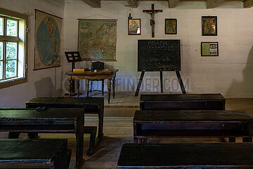 Ukraine  Lwiw - Dorfschule von 1880 (KUK-Zeit)  Region Lwiw  Freilichtmuseum Schewtschenkiwskyj Haj mit historischen ukrainischen Baudenkmaelern