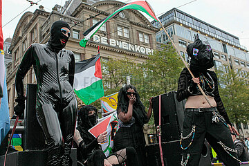 Protest for the right to protest in Amsterdam