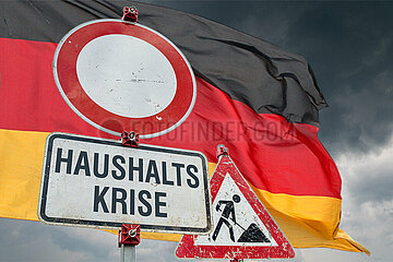 Symbolische Schilder HAUSHALTSKRISE