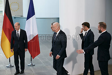 Berlin  Deutschland - Olaf Scholz trifft Keir Starmer  Joseph Biden und Emanuel Macron zum Fototermin des QUAD-Treffens im Kanzleramt.