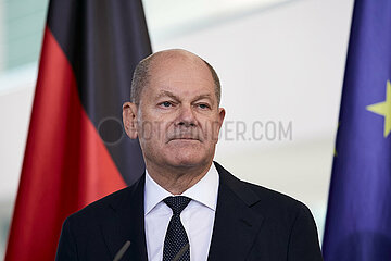 Berlin  Deutschland - Olaf Scholz bei der Pressekonferenz anlaesslich des Besuchs des Praesidenten der USA im Kanzleramt.