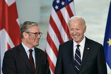 Berlin  Deutschland - Keir Starmer mit Joseph Biden bei einem Fototermin im Kanzleramt.