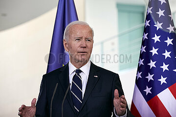 Berlin  Deutschland - Joseph Biden bei der gemeinsamen Pressekonferenz mit dem Bundeskanzler im Kanzleramt.