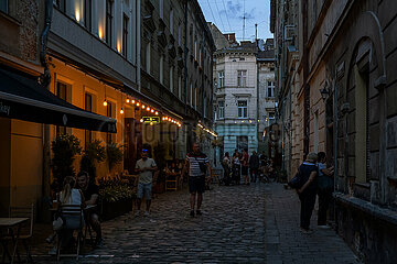 Ukraine  Lwiw - Strassencafe in der Altstadt  seid 1998 auf der UNESCO-Liste des Weltkulturerbes