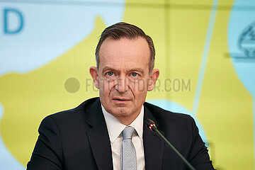 Berlin  Deutschland - Bundesminister Volker Wissing bei der Pressekonferenz zur Vorstellung der neuen Verkehrsprognose 2040.