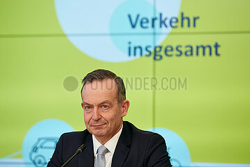 Berlin  Deutschland - Bundesminister Volker Wissing bei der Pressekonferenz zur Vorstellung der neuen Verkehrsprognose 2040.