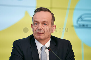 Berlin  Deutschland - Bundesminister Volker Wissing bei der Pressekonferenz zur Vorstellung der neuen Verkehrsprognose 2040.